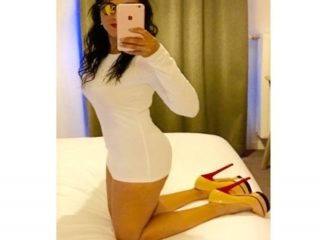 Superbe brunette délicate libre sur Nantes