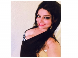 Brune sexy réservée pour les hommes courtois de Cannes