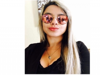 Un massage complet et érotique avec une jeune femme blonde sur Cannes