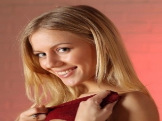 Jeune blonde parisienne de 27 ans vous reçoit - photo 1