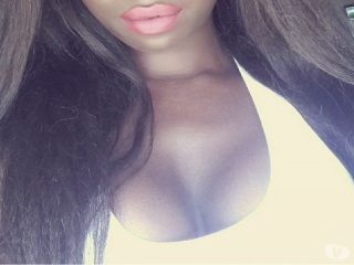 Belle africaine de Cannes pour un massage complet