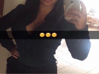 Jeune beurette de Nanterre propose massage complets